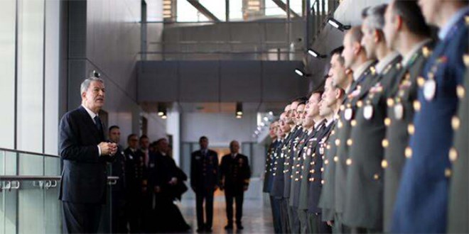 NATO Karargahı'nda dikkat çeken kareler