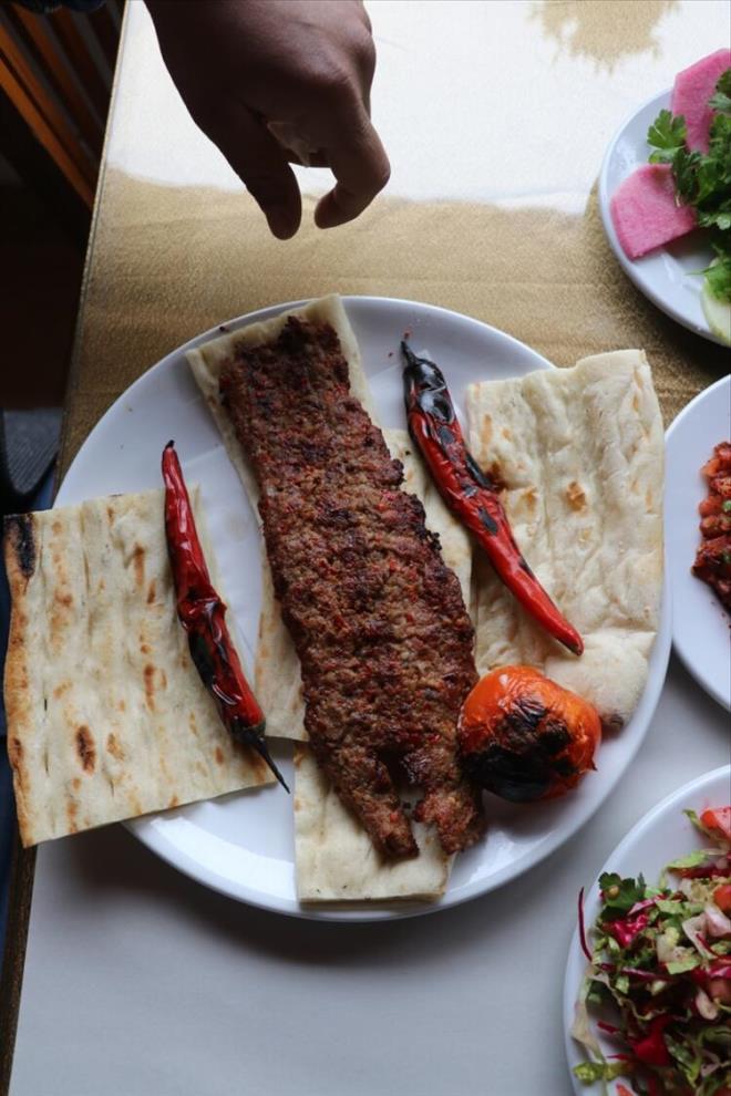 İlk etapta aldığı tüm kazları kısa sürede il dışına satan Türkmen, işini geliştirip Tarım ve Orman Bakanlığı’nın "Genç Çiftçi" projesinden faydalanarak üretim kapasitesini 5 bine çıkardı.