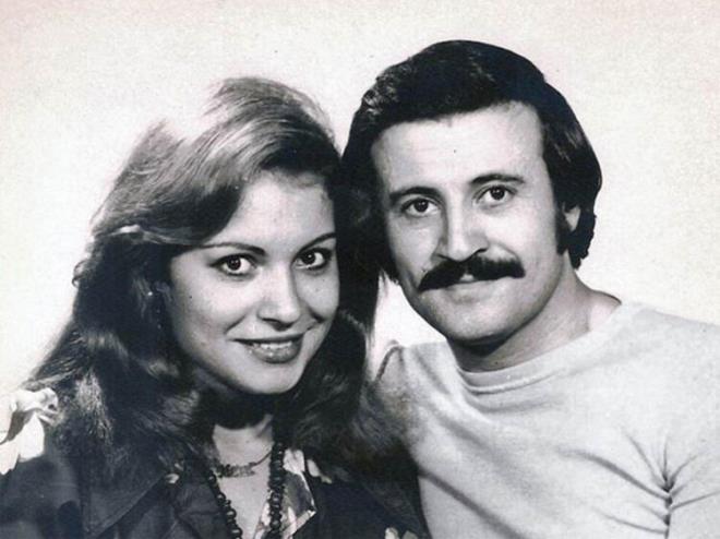 Meral Zeren Yeşilçam'ın bir dönemine damga vuran yıldızlardan biriydi. Ortaokul sıralarında henüz 13 yaşındayken gösteri dünyasında kariyer yapmak uğruna eğitimini sonlandırıp sahneye adım attı. Sonra da sinemaya geçti.