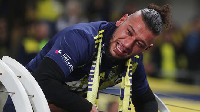 Ülker Stadı'nda etkisiz bir futbol ortaya koyan sarı-lacivertliler, Max Kruse'nin penaltı golüyle öne geçmesine rağmen Ryan Donk'un golüyle soyunma odasına 1-1'lik beraberlikle gitti.