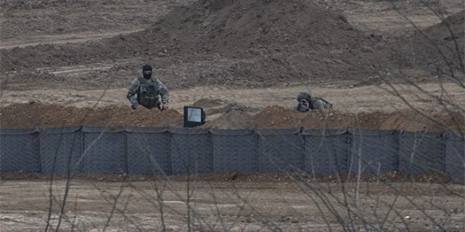 Yunanistan hudut birlikleri sınır hattına siper kazıyor