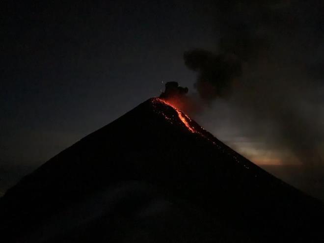 Deneyimlerini anlatan Tansel Açıkalınlı, “Volcn de Fuego, hayatımızda bizi en etkileyen deneyimdi. İspanyolca’da volkanın ateşi demek. Ateş bizi çok etkiledi. Gerçekten muhteşem bir görsel şölen var, 5-6 saat süren bir tırmanış var” dedi.