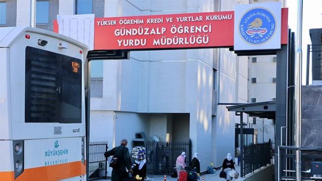 Eskişehir - Gündüzalp, Doğan Aslan Bey ve Taptuk Emre Erkek Öğrenci Yurdu    <br>  Suudi Arabistan’dan umreden dönen 263 kişi ve 12 mürettebat, korona virüsü tedbiri kapsamında Eskişehir Gündüzalp Öğrenci Yurdu’na yerleştirildi. 275 kişilik kafilesi, Eskişehir Teknik Üniversitesi (ESTÜ) Hasan Polatkan Havalimanı’nda ilk kontrollerinin yapılmasıyla birlikte 14 gün kalacakları yurda gönderildi. Gözlem altında tutulacak kişilerin tüm ihtiyaçlarını Eskişehir Valiliği karşılayacak. Eskişehir’de ayrıca KYK’ya bağlı Doğan Aslan Bey ve Taptuk Emre Erkek Öğrenci Yurtları umre dönüşü için tahsis edildi.