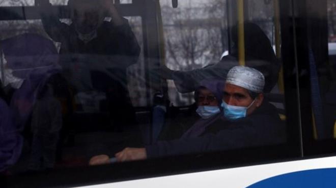 Umre seyahatinden dönen vatandaşlar, uçakta yapılan sağlık taramasının ardından tedbir amaçlı karantinaya alınmak üzere Ankara Büyükşehir Belediyesine ait otobüslerle Gölbaşı'nda 3 ayrı öğrenci yurduna götürüldü. Buraya götürülen Umre yolcuları, daha önceden kendileri için boşaltılan öğrenci yurtlarında 14 gün boyunca gözlem altında tutulacak.
