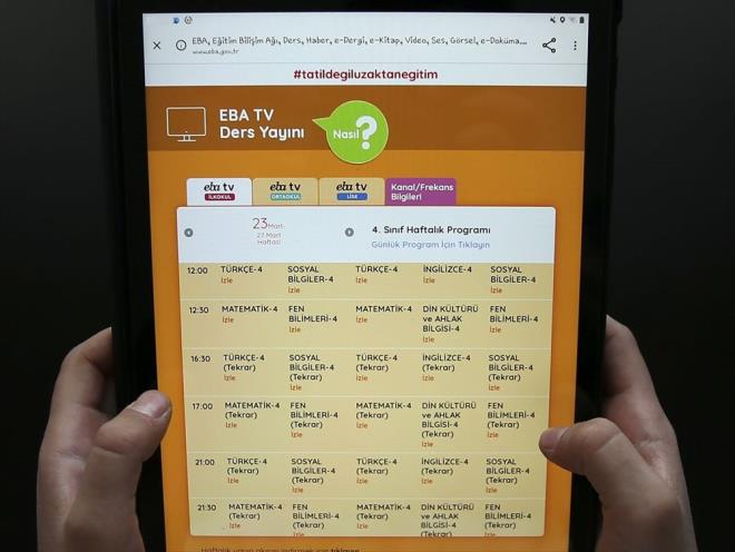 İNTERNETİ OLMAYANLAR UZAKTAN EĞİTİM SÜRECİNDE NE YAPACAKLAR?  <br>  "Uzaktan eğitimde bizim önceliğimiz TRT EBA TV'nin kullanılması ve derslerin televizyon üzerinden takip edilmesi. İnternet ders tekrarı, konu eksiği, sorular ve sanal sınıflara erişmek isteyen öğrencilerimiz için lazım, çünkü bunlar için EBA'yı kullanacaklar. Orada da tüm GSM operatörlerinden 8 GB ücretsiz internet imkanı sağladık. Bu fırsattan yararlanabilirler."