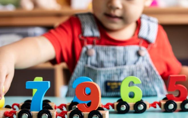 ÖZEL GEREKSİNİMLİ ÖĞRENCİLERİN UZAKTAN EĞİTİM SÜRECİ NASIL OLACAK?<br>    "Uzaktan eğitim sürecinde özel gereksinimli öğrencilerimizin eğitimle kat ettikleri mesafeyi kaybetmemeleri bizim için çok önemli. Onlar da diğer öğrencilerimiz gibi EBA üzerinden sisteme girerek kendileri için hazırlanmış dersleri izleyip, etkinlikleri yapabilecekler."