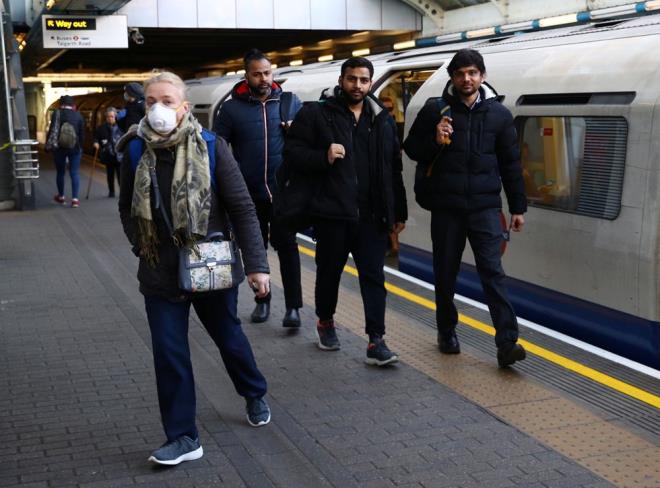 VİRÜS HAVA YOLU İLE BULAŞIR MI?  <br>  Bugüne kadar yapılan bilimsel çalışmalar, Covid-19'un havadan çok solunum damlacıkları ile bulaştığını gösteriyor.