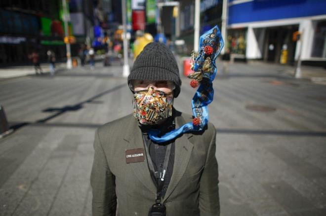 COVİD-19 TANISI NASIL KONULUYOR?  <br>  Yeni tip corona virüs testi 60-90 dakika içinde kapsamlı sonuç alınmasına olanak tanıyan yerli tanı kitinin yanı sıra 15 dakikada sonuç verebilen hızlı tanı kiti ile belirleniyor.