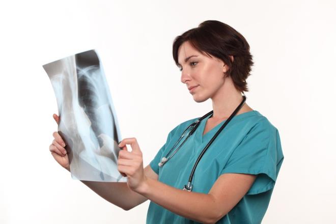 Dünya genelinde yeni tip corona virüs (covid-19) vakalarının sayısı 225 bini geçti. 9 bin aşkın kişinin ölümüne neden olan Covid-19'un yaygın semptomları arasında ateş, halsizlik ve kuru öksürük bulunuyor.