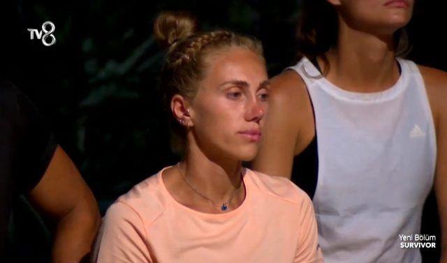 Gönüllüler takımından Meryem'in sakatlığı hakkında konuşan Acun Ilıcalı, yeni bir yarışmacı gelemeyeceği ise iki takım arasındaki dengeyi nasıl sağlayacağını anlattı.