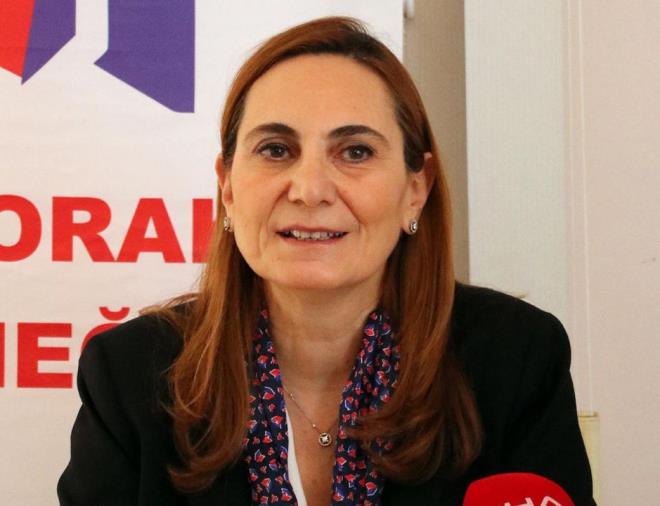 Prof. Dr. Füsun Öner Eyüboğlu:<br> Başkent Üniversitesi Tıp Fakültesi Göğüs Hastalıkları uzmanı... Türk Toraks Derneği Başkanı...