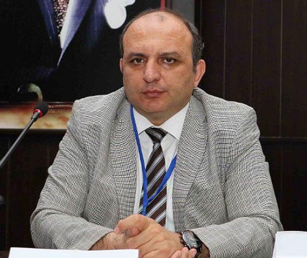 Prof. Dr. Akın Kaya: Ankara Üniversitesi Tıp Fakültesi<br> Akciğer Sağlığı ve Yoğun Bakım Derneği Yönetim Kurulu Başkanı... Göğüs Hastalıkları Uzmanı olan Prof. Dr. Kaya, KOAH konusunda ülkenin ileri gelen bilim adamlarından birisi...