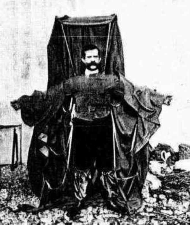 Fransız terzi Franz Reichelt son icadı olan "Palto-Paraşüt"ü test etmek için Eyfel Kulesi'ne çıktı. İcadı Reichelt'i yarı yolda bırakınca, Fransız terzi ölümüne atlamış oldu.