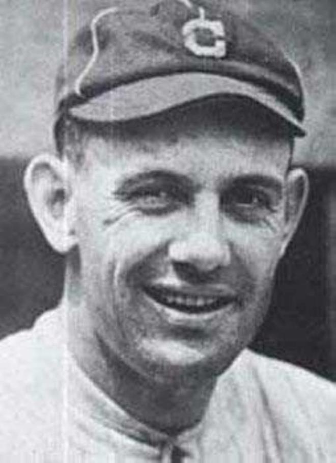 Ray Chapman adlı beyzbol oyuncusu, 6 Ağustos 1920'de, New York Yankees'e karşı oynarken hayatını kaybetmişti. Yankees oyuncusu Carl Mays'ın attığı top Chapman'ın kafatasını kırarak, ölümüne sebep olmuştu.
