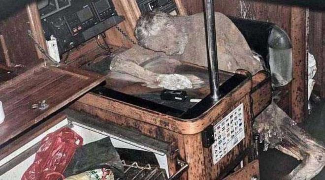 Filipinler açıklarında 20 yıldır kayıp bir yatta mumyalaşmış ceset bulundu.