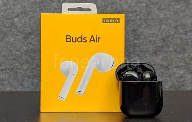 Buds Air Neo, kablolu şarj konusunda Type-C mekanizması yerine yalnızca mikro USB bağlantısını kullanacak. Bünyesinde Bluetooth 5.0 teknolojisini barındıran bu model, R1 çipini kullanacak ve 13 mm’lik bir hoparlörlere sahip olacak.