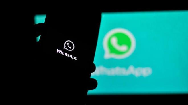 Facebook’a ait olan WhatsApp’ın federal yetkililer tarafından kullanımının mümkün olmadığını belirten Kelber, “Her seferinde mesaj gönderildiğinde WhatsApp, Facebook tarafından iletilen meta verileri elde ediyor” uyarısında bulundu.