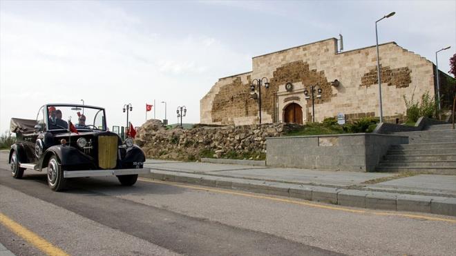 Atatürk'ün Samsun'a gelişinde kaldığı Mantika Palas, uzun yıllar ''Mıntıka Palas'' olarak adlandırıldı ve bugün Atatürk'ün eşyalarının sergilendiği Gazi Müzesi olarak o güne ait izleri canlı tutuyor.