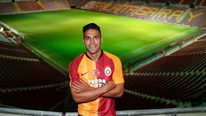 Falcao ile yemek yapmak isterdim. Sohbet de etmiş olurduk. Bizi çok beklettin derdim. Muslera derse mutfağı kapatırız, o ayrı. O bizim paşamız. Ama Falcao'ya çok beklettiğini söylemek isterim.
