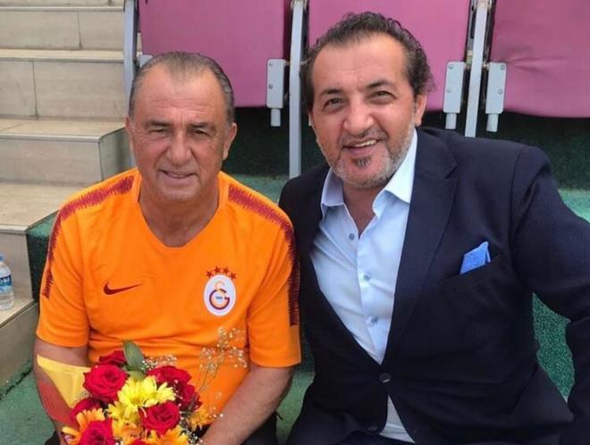 MastherChef programının ünlü şefi Mehmet Yalçınkaya, Spor Arena Instagram canlı yayının konuğu oldu.