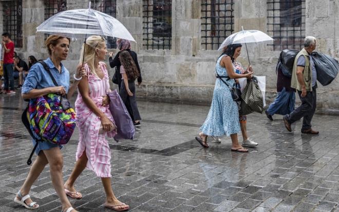 TÜRKİY Mayıs ayında görülen rekor sıcaklıkların ardından bu kez şiddetli yağışlarla boğuşacak. Meteoroloji Genel Müdürlüğü tarafından yapılan son hava durumu değerlendirmesine göre şiddetli yağış bugün geliyor.