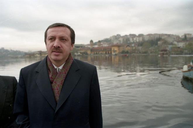 Cumhurbaşkanı Erdoğan "Milletimize hizmet etme şerefine eriştiğimiz ilk günden beri tabiata sevgimizi, çevreye olan duyarlılığımızı kaybetmeden, Allah’ın yarattığı tüm canlıları koruyarak, her birine derin saygı duyarak çalışıyoruz. İnsanca bir yaşam için en az hava kadar, su kadar, toprak kadar ihtiyacımız olan biyolojik çeşitliliğin önemine dikkat çekmek amacıyla BM tarafından ilan edilen 22 Mayıs Dünya Biyolojik Çeşitlilik Günü’nü tebrik ediyorum." mesajını paylaştı.