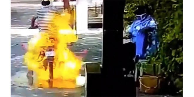 Motosikletli sürücü dezenfekte edilirken alev aldı
