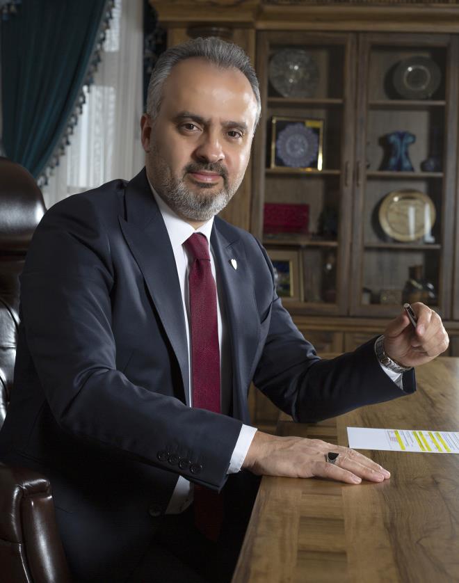 Kurallar sağlıklı gelecek için<br>    Daha yeşil, daha yaşanabilir Bursa için her bireyin üzerine düşen sorumluluklar olduğunu ifade eden Bursa Büyükşehir Belediye Başkanı Alinur Aktaş, “Çevre konuşumdaki kuralların tamamı sağlıklı bir gelecek için. Bu kurallardan taviz vermemiz kesinlikle söz konusu değil. Denetimlerin daha etkin yapılması için sürece zabıta dairemizi ve Burkent şirketimizi de dahil ettik. Bu noktada kimsenin mağdur olmaması için çok küçük bedellerle bu işi halletmek varken, sırf ‘bedava yapayım’ diye hem çevreye zarar verildiğini hem de çok ağır cezai müeyyidelerin olduğunu hatırlatmak istiyorum” dedi.