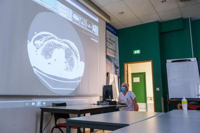 Uzmanlara göre artık "tıkanıklık", "burun akıntısı", "halsizlik" ve "ishal" de koronavirüs belirtileri olarak kabul edilecek.