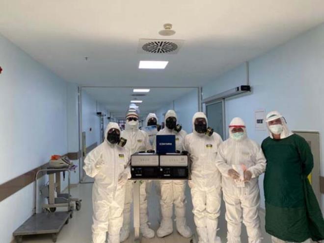 Özellikle teknik alt yapısı ve kendi kadrosuyla birlikte ciddi işlere imza atmış durumda. Bugün de bu vesileyle bir araya toplanmış bulunmaktayız. Bu başarı hikayesini ilk olarak Diyarbakır'da yazmanın açıkçası gururunu paylaşıyoruz.Tüm vatandaşlarımıza da Rabb'imden hayırlı şifalar diliyorum. Diyarbakır dimdik ayakta, Allah'ın izniyle kovid mücadelesinde gerek Diyarbakır gerek Türkiye olarak çok iyi bir başarı elde edeceğiz ve inşallah en kısa süre içerisinde kovidden kurtulmuş olacağız."