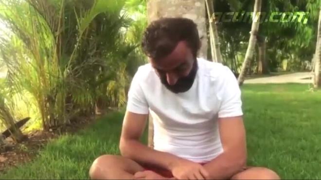 ERSİN NEDEN AĞLADIĞINI AÇIKLADI<br>  Elendikten sonra yaşadıklarını anlatan Ersin, ağladığı videoya da açıklık getirdi. İlk elendiği an köpeğinin öldüğünü bilmediğini söyleyen Ersin, elenen arkadaşlarının yanına gittiğini ancak kimsenin kendisiyle fazla samimi olmadığını söyledi.Bu duruma içerlediğini anlatan Ersin, ağlarken çekilen videonun da sebebinin bu olduğunu, o an bir duygu patlaması yaşadığını açıkladı. Korkut daha sonra arkadaşlarının kendisiyle neden konuşmadığını da, 'Acun Medya ekibi elenen yarışmacıları uyarmış, Ersin'in köpeği öldü ve onunla konuşurken ağzınızdan kaçırabilirsiniz' demişler nedeni buymuş.