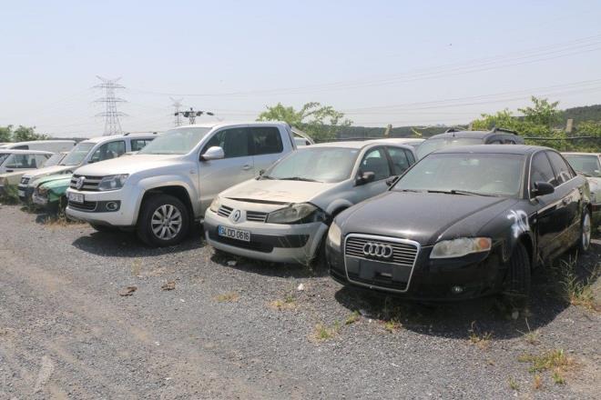 “Araçların o şekilde durması şehir içinde kirli bir görüntü”<br>    Hurdalık araç otoparkının ekstrem sporlarda kullanılıp gelir elde edilebileceğini aktaran Yüksel Öntürk, “Ben olsam motocross sporlarında kullanırdım. Ekstrem sporlarda kullanırım. Paintball maçlarında öyle bir ortam çok güzel olabilir. Hurda araçların geri dönüşümü de yapılabilir. Ağır sanayi bölgelerinde kullanılabilir. Mümkünse eğer eritilebilir. Birçok kullanım alanı olabilir. Araçların o şekilde durması şehir içinde kirli bir görüntü oluşturuyor. Üzücü bir durum” diye konuştu.
