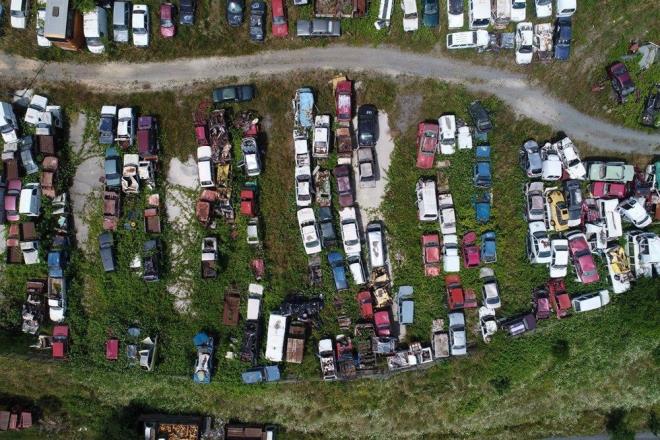 “Film ve dizi platosu olarak değerlendirilebilir''   <br>  Hurda araç otoparkının şehir içinde çok kötü görüntü oluşturduğunu belirten Sezai Çatalbaş, “Yediemin otoparkı kötü bir durumda tabi ki araçlar değerlendirilebilir. Orada kalıp çürümelerinin doğaya da zararı var. Çürüyüp gitmesinin bir anlamı yok. Geri dönüşümü olursa daha iyi olur. Araç sahiplerinin ilgisizliği olabilir. Orası film ve dizi platosu olarak değerlendirilebilir. Hem de bu şekilde gelir elde edilir” şeklinde konuştu.