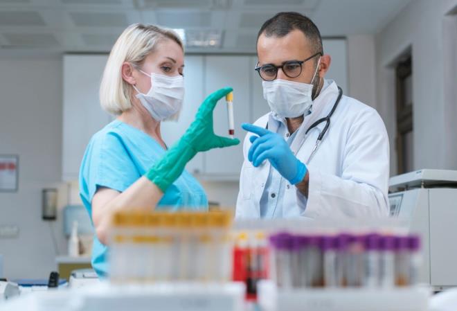 200’ün üstünde ülkede ve bölgede görülen yeni tip corona virüs (Covid-19) pandemisi nedeniyle dünya genelinde enfekte olanların sayısı 13 milyonu geçerken, virüs kaynaklı ölümlerin sayısı ise 580 bine yaklaştı. Henüz bir aşının ya da tedavinin bulunamadığı Covid-19’un kış aylarında çok daha büyük kayıplara yol açabileceğinden endişe ediliyor.