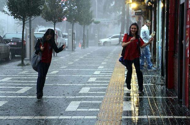 Hava sıcaklığında ise önemli bir değişiklik olmayacağı ve mevsim normalleri civarında seyredeceği tahmin ediliyor.
