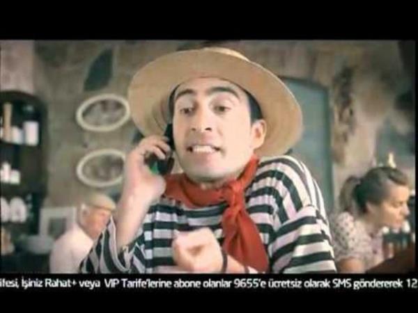 3- Erdem Yener'in canlandırdığı Avea'nın Fasulye karakteri. Geçtiğimiz yıl da reklamcılar tarafından "2011'in en iyi reklamı" seçilmişti. "Avealı Olmayanlara İyi Davranın" iletişim stratejisinin bir parçası olarak yaratılan Fasulye "celebrity" olmayıp da bir reklam kampanyası için yaratılmış en komik karakter olarak öne çıkmış.