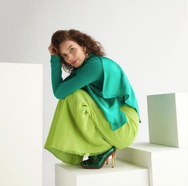 ''Korona bize doğanın kucağına ihtiyacımız olduğunu öğretti. Eğer kapıları açıp kaçabilseydik ormana kaçacaktık. Bir ağaca sarılacak, kuşları dinleyecek ve ıtır koklayacaktık. Kaplumbağanın haberi bile olmadı koronadan. Biz bunun muhteşemliğine hayran kaldık.''