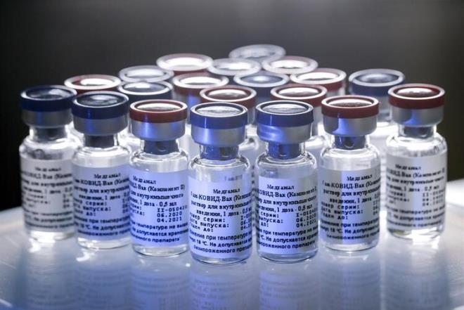 RUSYA'DA ŞOKE EDEN AŞI İSTİFASI!  <br>  Rusya'nın flaş aşı hamlesinin yarattığı yankı sürerken dünya bugün gelen şok istifa haberiyle sarsıldı. Rusya Sağlık Bakanlığı Etik Komisyonu'nun önemli üyelerinden Profesör Alexander Chucalin, istifa ettiğini açıkladı.