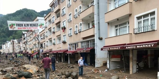 Giresun'da şiddetli yağış: Çok sayıda iş yeri hasar gördü