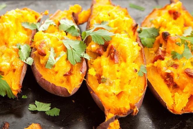 A vitamini içeriği en zengin olan gıdalar; tatlı patates, ıspanak, havuç, kırmızı biber, mango, yumurta, börülce.