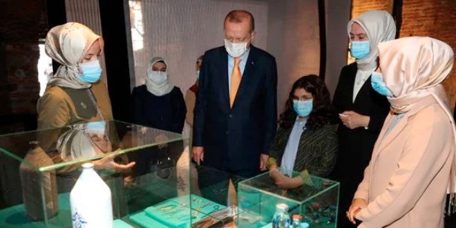 Erdoğan'dan KADEM'in sergisine ziyaret