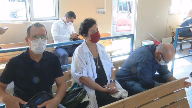 Büyükçekmece Mezat Salonu'nda gerçekleşecek açık artırma için taraflardan Mehmet Ergen, Raciye Ercişli, Azade Hısım, Nercal Kaplancalı ve Süleyman Tufan Alanyalı geldi.