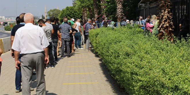 Adliye önünde HES kodu kuyruğu