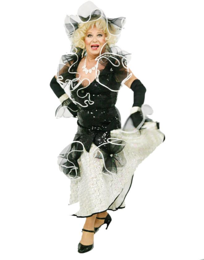 Seyfi Dursunoğlu, karakteri Huysuz Virjin’le özdeşleşen tüm sahne kıyafetleri ve aksesuarları ise muhafaza edilip sergilenmesi için Türker İnanoğlu Vakfı’na emanet etti.