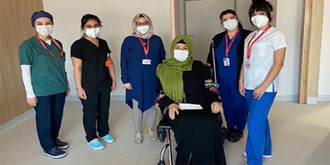 Taburcu anına dair fotoğraf paylaştı