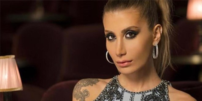 Ünlü şarkıcı karantinaya alındı!