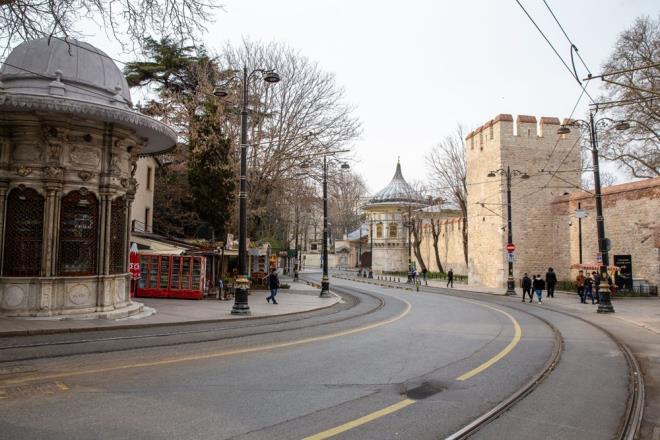 Mekansal yayılma riskine bağlı endeksin oluşturulmasında 15 alt gösterge kullanıldı. Bu göstergeler, “Hayat Eve Sığar” uygulaması risk yoğunluğu, aile sağlığı merkezi sayısı, AVM sayısı, eczane sayısı, ibadethane sayısı, kamu kurumu sayısı, kafe gibi hizmet alanı sayısı, market sayısı, kütüphane sayısı, park ve yeşil alan sayısı, sağlık kurumu sayısı, turistik alan sayısı, anaokulu ve ilkokul sayısı, toplu taşıma durak sayısı, ticari alan sayısından oluştu. Nüfus hareketliliği ve yoğunluğunun yüksek olduğu mahallelerin kırılganlığının yüksek olduğu görüldü.