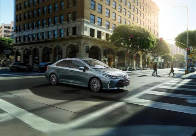 TOYOTA   Yeni Corolla 1.6 Vision Liste fiyatı 180.100 TL