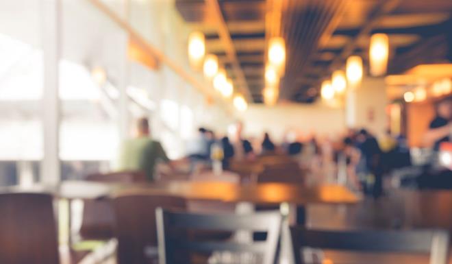 Havaalanları içerisindeki lokanta ve restoranlar Genelgede getirilen kısıtlamalardan muaf mıdır?<br>  Havaalanları içerisindeki yeme içme mekanları (lokanta, restoran, kafe vb.) sadece yolculara ve ulaştırma sektöründe çalışanlara hizmet vermek koşuluyla Genelge kapsamında yeme-içme yerleri için getirilen kısıtlamalara tabi değildir.