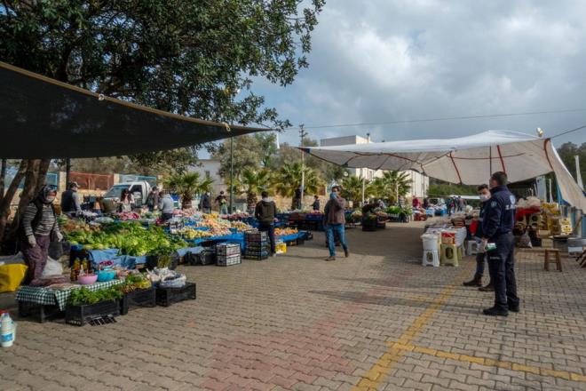 Pazaryerleri Genelge’de marketler için getirilen çalışma saatleri kısıtlamasına tabi midir?  <br>   Pazarcı esnafımız, sebze-meyve gibi ürünlerin tedariki ve pazaryerine nakliyesi/kurulumu bağlamında çalışma saatleri sınırlamasına tabi değildir. Ancak pazaryerlerinde 10:00 ila 20:00 saatleri arasında vatandaşlarımıza satış yapılabilecek olup bu açıdan marketler için getirilen çalışma saati kısıtlamasına tabi olacaktır.
